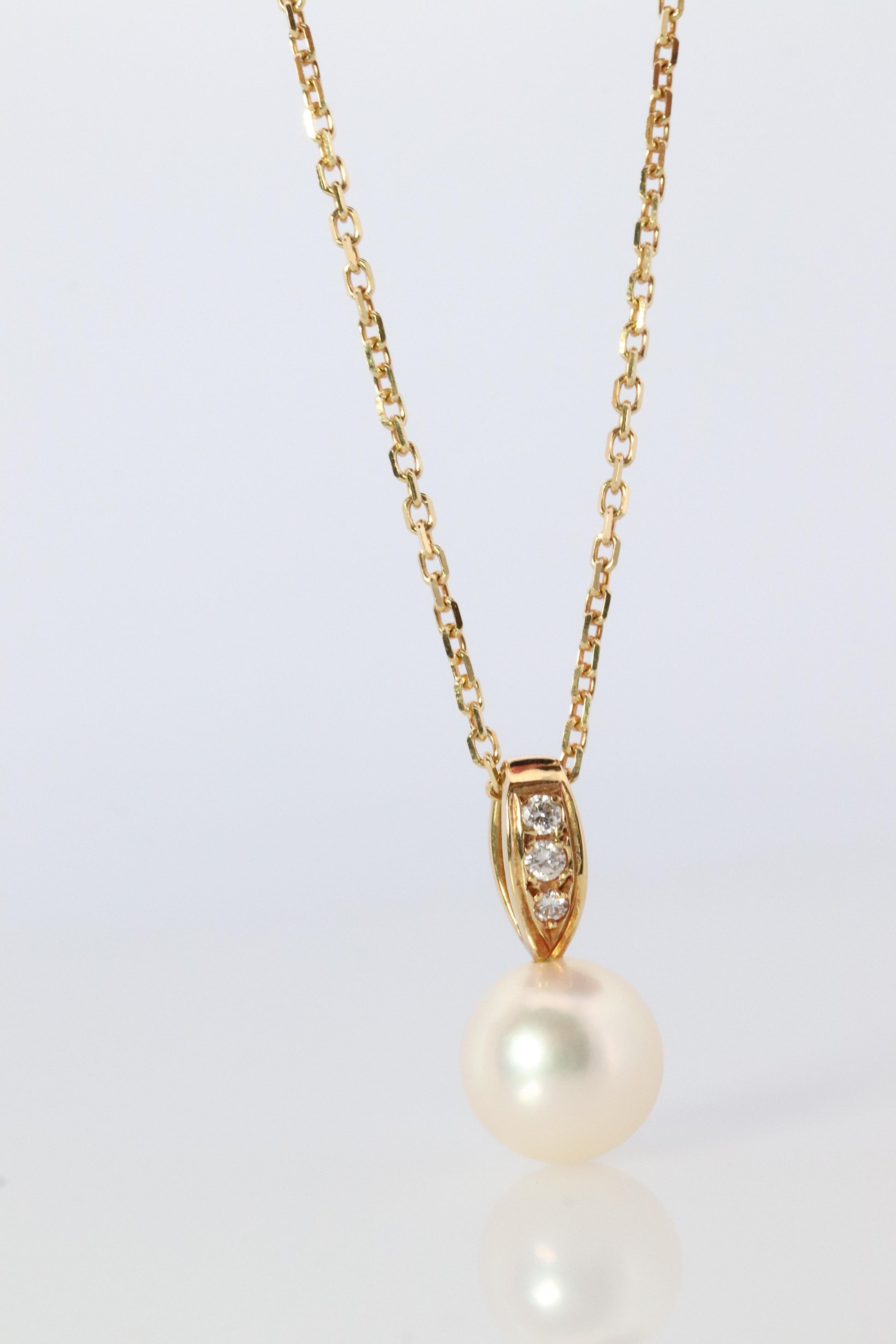 Mikimoto Pendant. Vintage 18k Gold Mikimoto Pearl Diamond Necklace.
