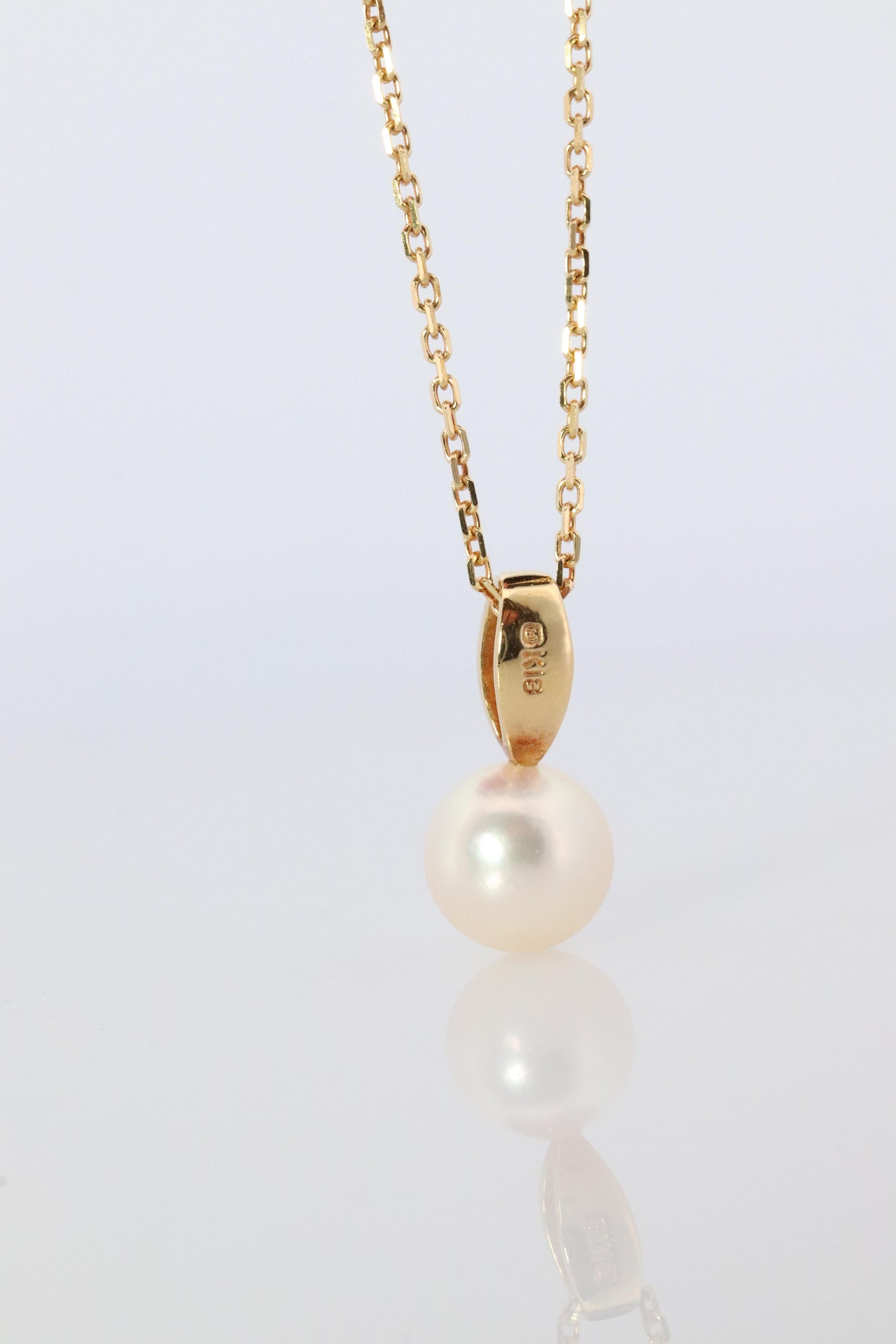 Mikimoto Pendant. Vintage 18k Gold Mikimoto Pearl Diamond Necklace.