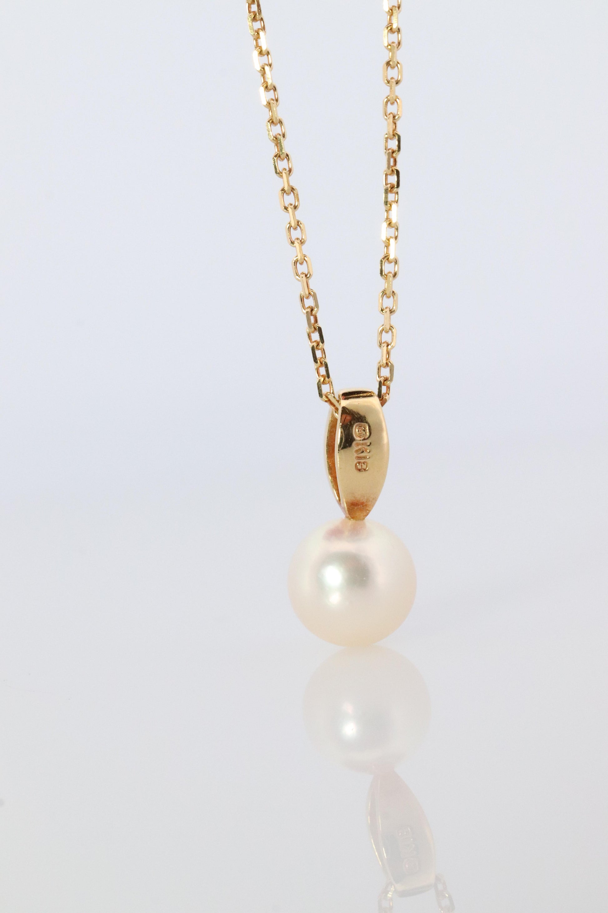 Mikimoto Pendant. Vintage 18k Gold Mikimoto Pearl Diamond Necklace.