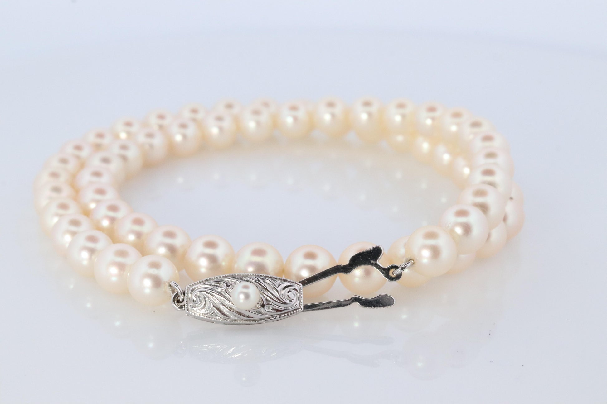 TASAKI 14k White Gold Pearl Necklace. 7mm Pearls Necklace. Japanese Pearls.