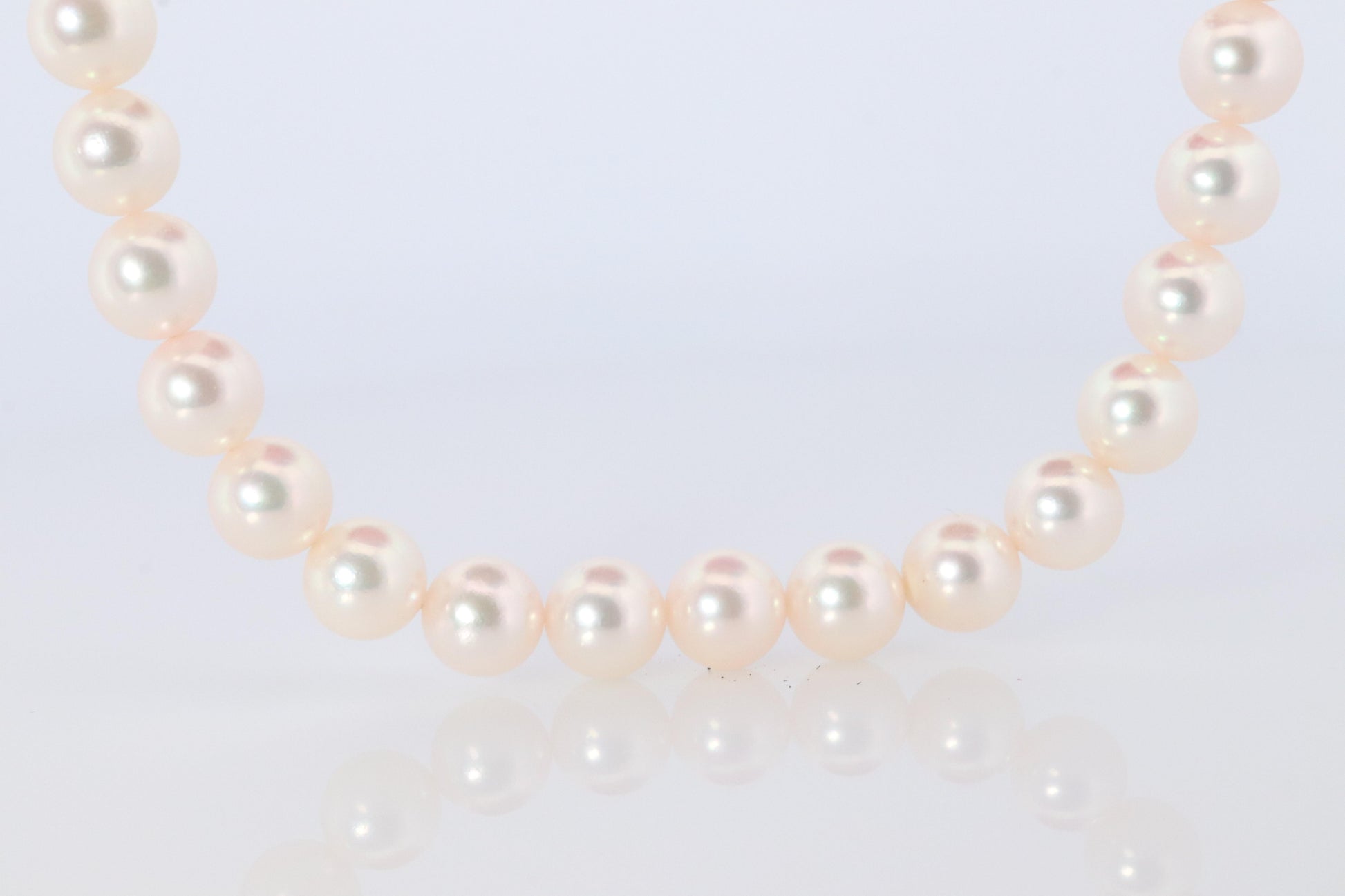 MIKIMOTO 18k White Gold Pearl Necklace. 8mm Pearls Necklace. Certified Mikimoto