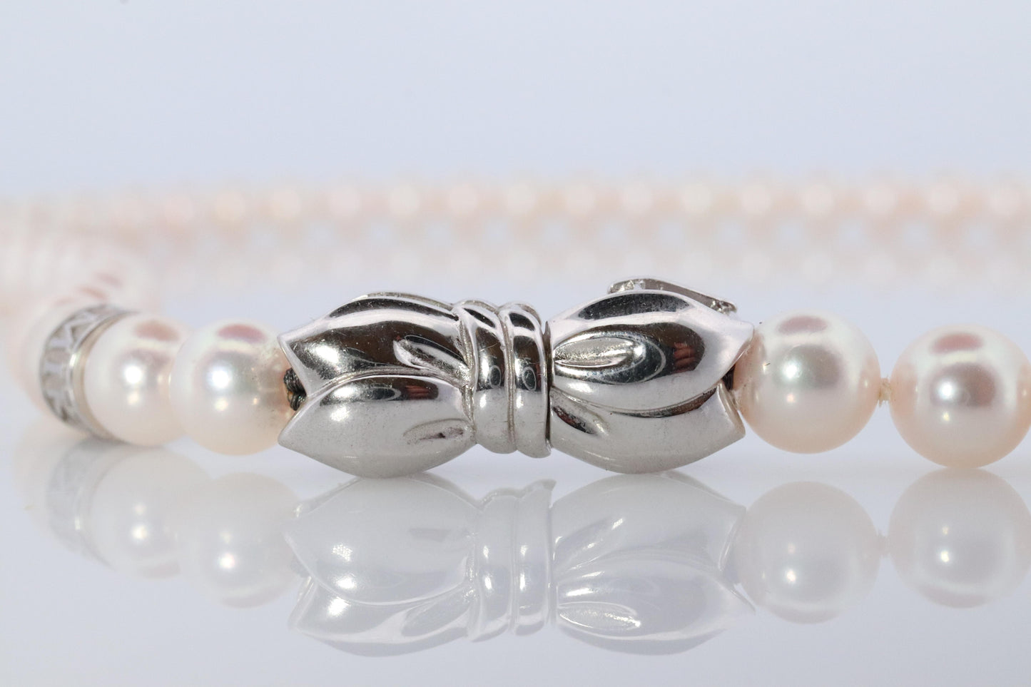 MIKIMOTO 18k White Gold Pearl Necklace. 8mm Pearls Necklace. Certified Mikimoto