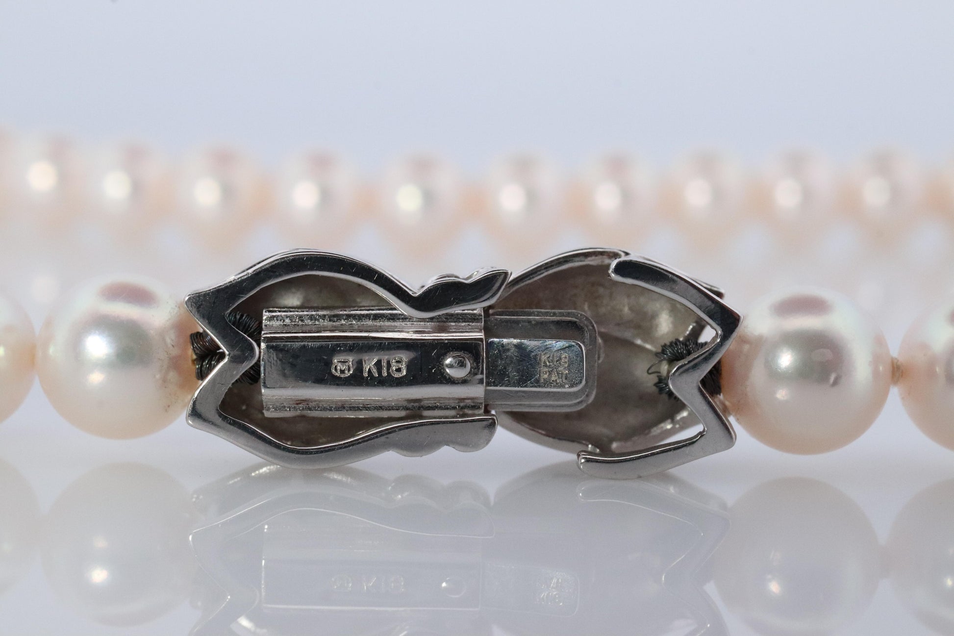 MIKIMOTO 18k White Gold Pearl Necklace. 8mm Pearls Necklace. Certified Mikimoto