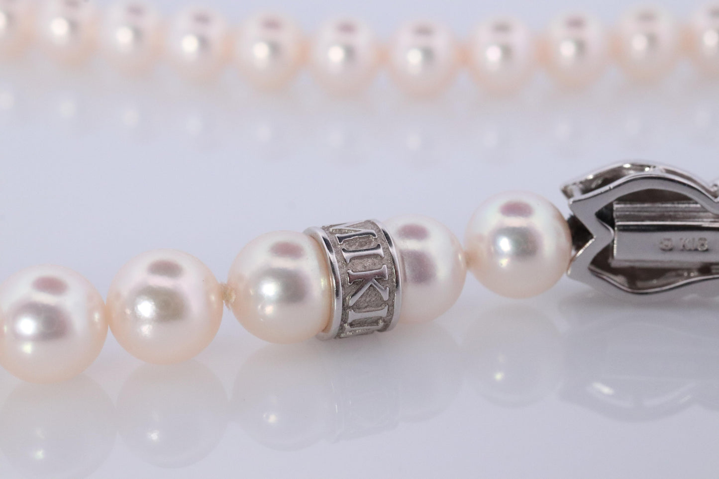 MIKIMOTO 18k White Gold Pearl Necklace. 8mm Pearls Necklace. Certified Mikimoto