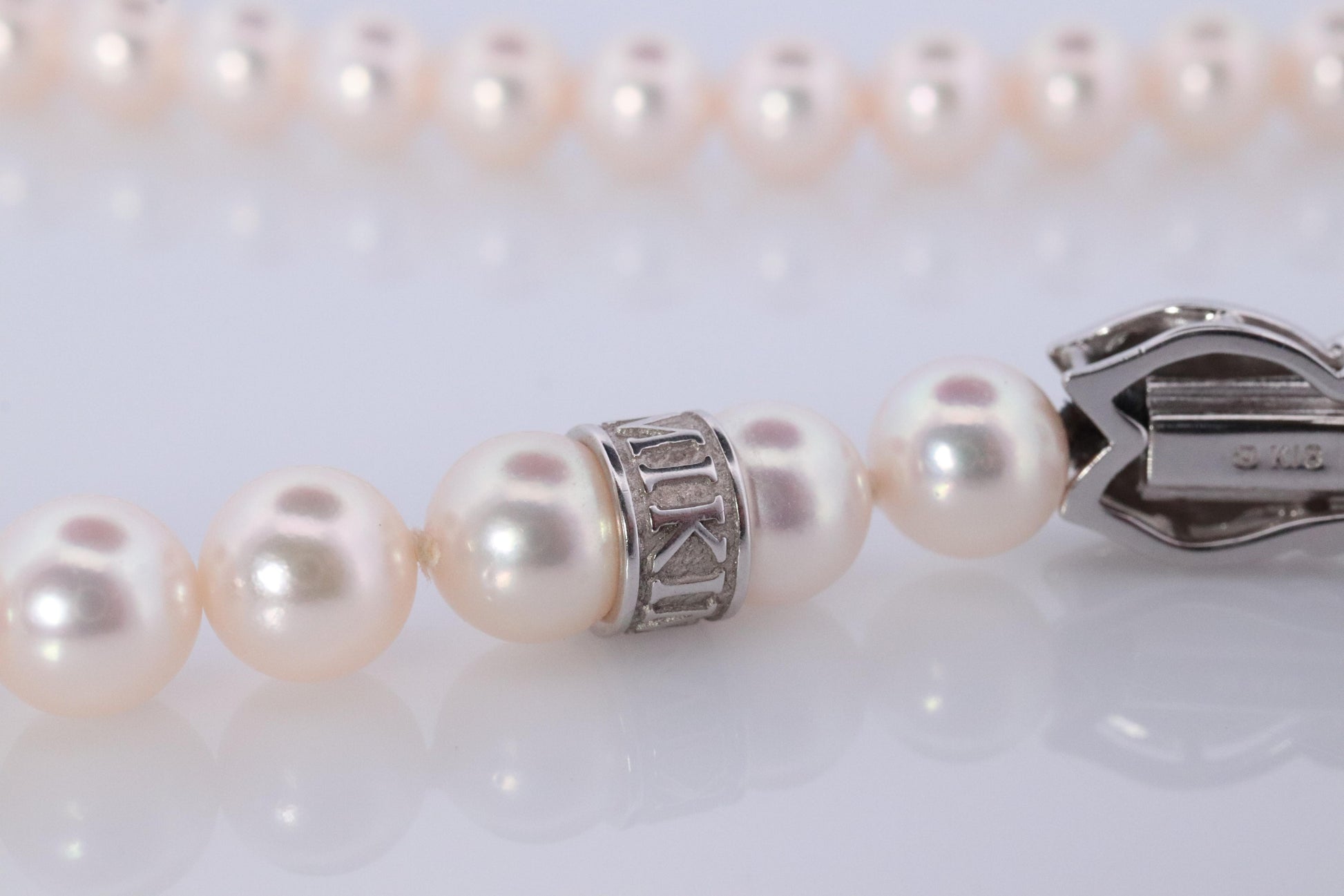 MIKIMOTO 18k White Gold Pearl Necklace. 8mm Pearls Necklace. Certified Mikimoto