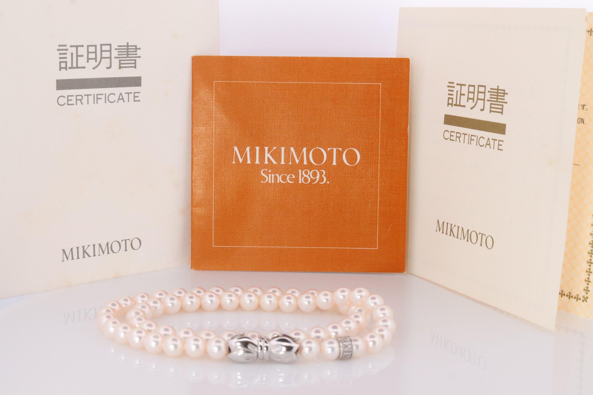 MIKIMOTO 18k White Gold Pearl Necklace. 8mm Pearls Necklace. Certified Mikimoto