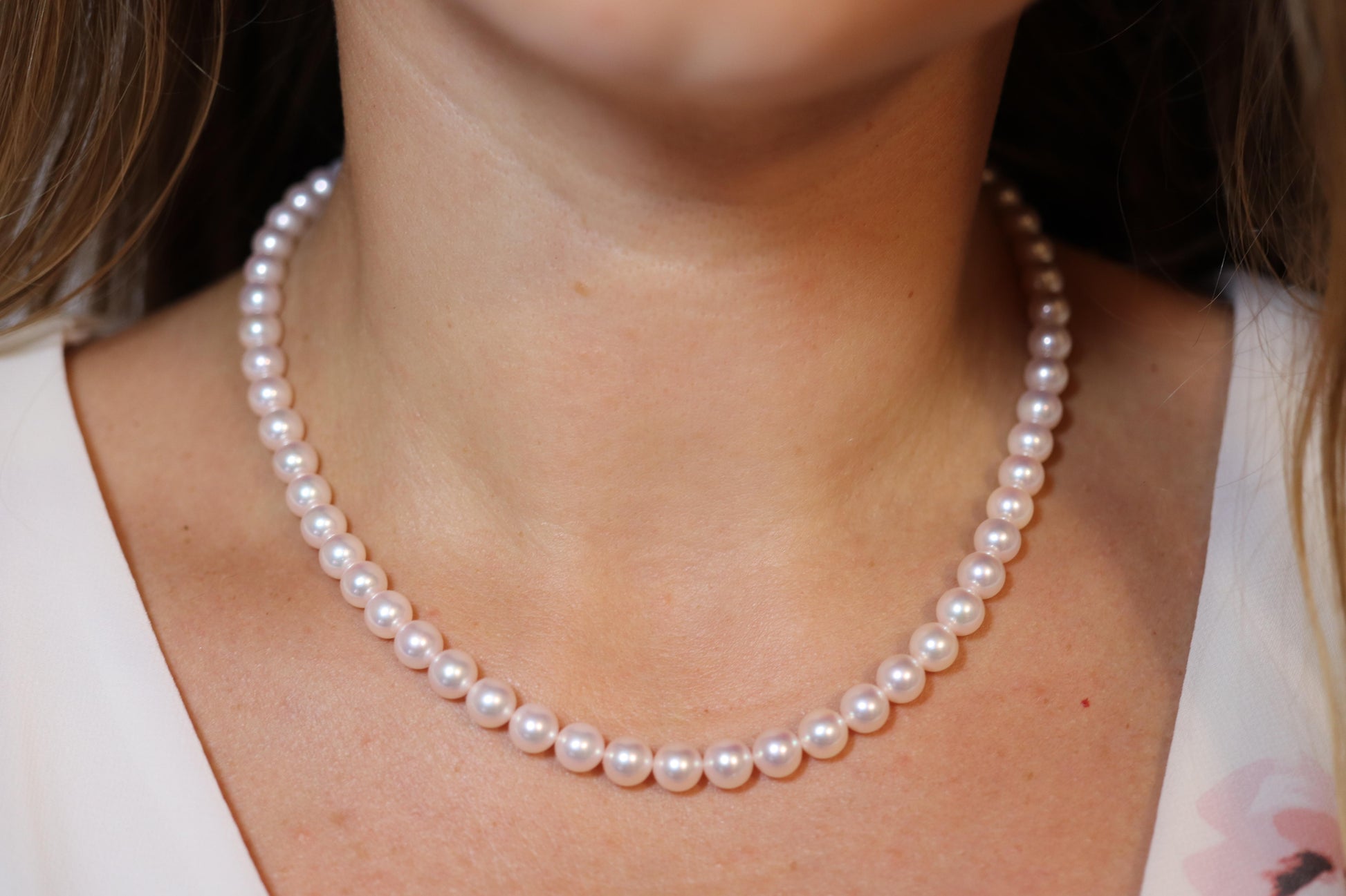 MIKIMOTO 18k White Gold Pearl Necklace. 8mm Pearls Necklace. Certified Mikimoto