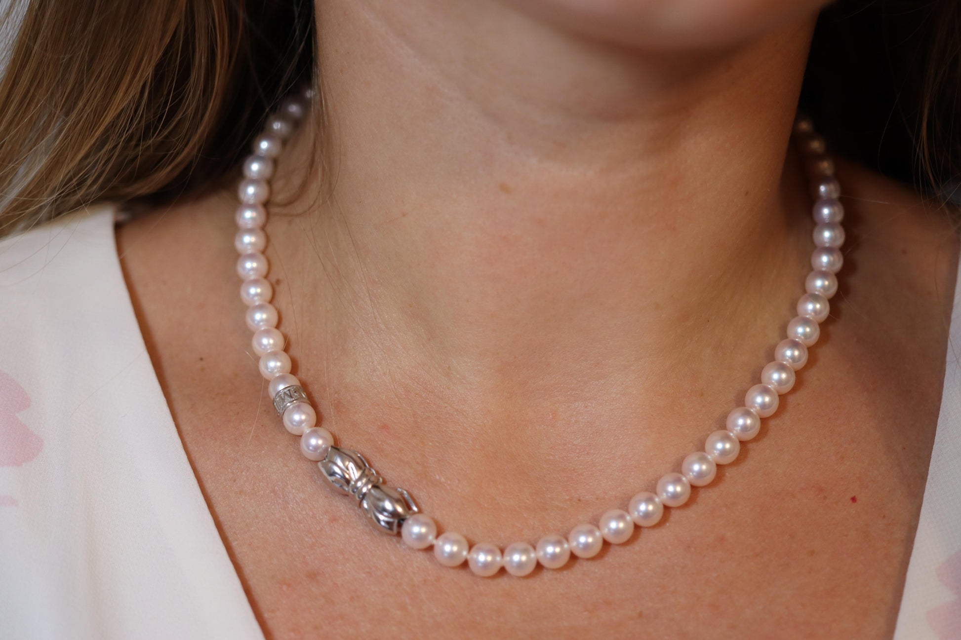 MIKIMOTO 18k White Gold Pearl Necklace. 8mm Pearls Necklace. Certified Mikimoto