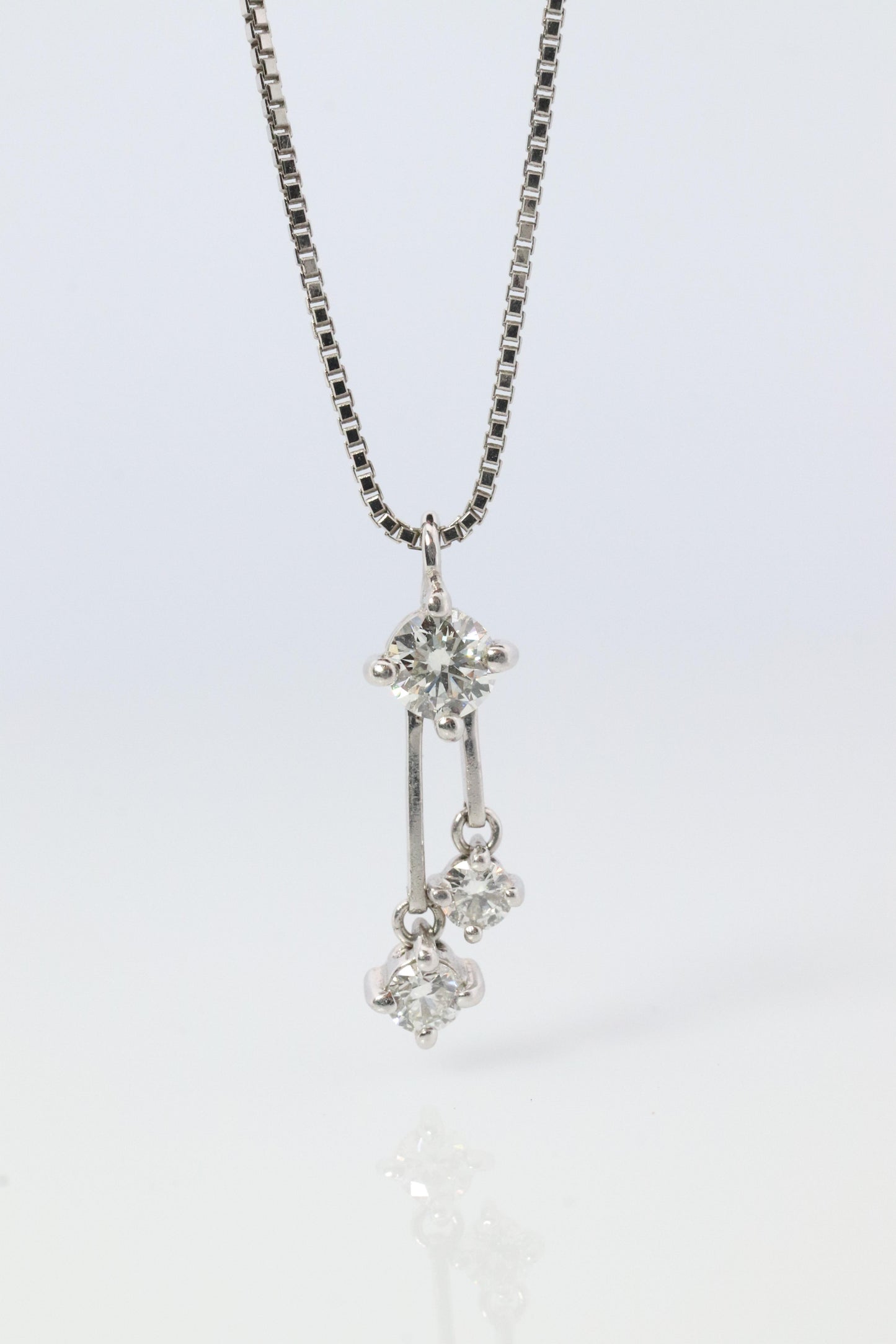 Diamond Dangle Tassel pendant. Platinum Pt900 Round diamond 0.26CT Necklace