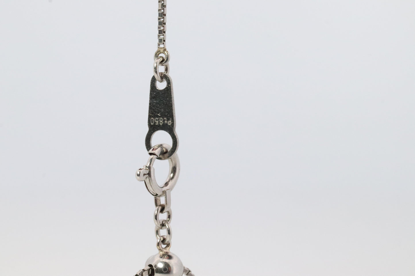 Diamond Dangle Tassel pendant. Platinum Pt900 Round diamond 0.26CT Necklace
