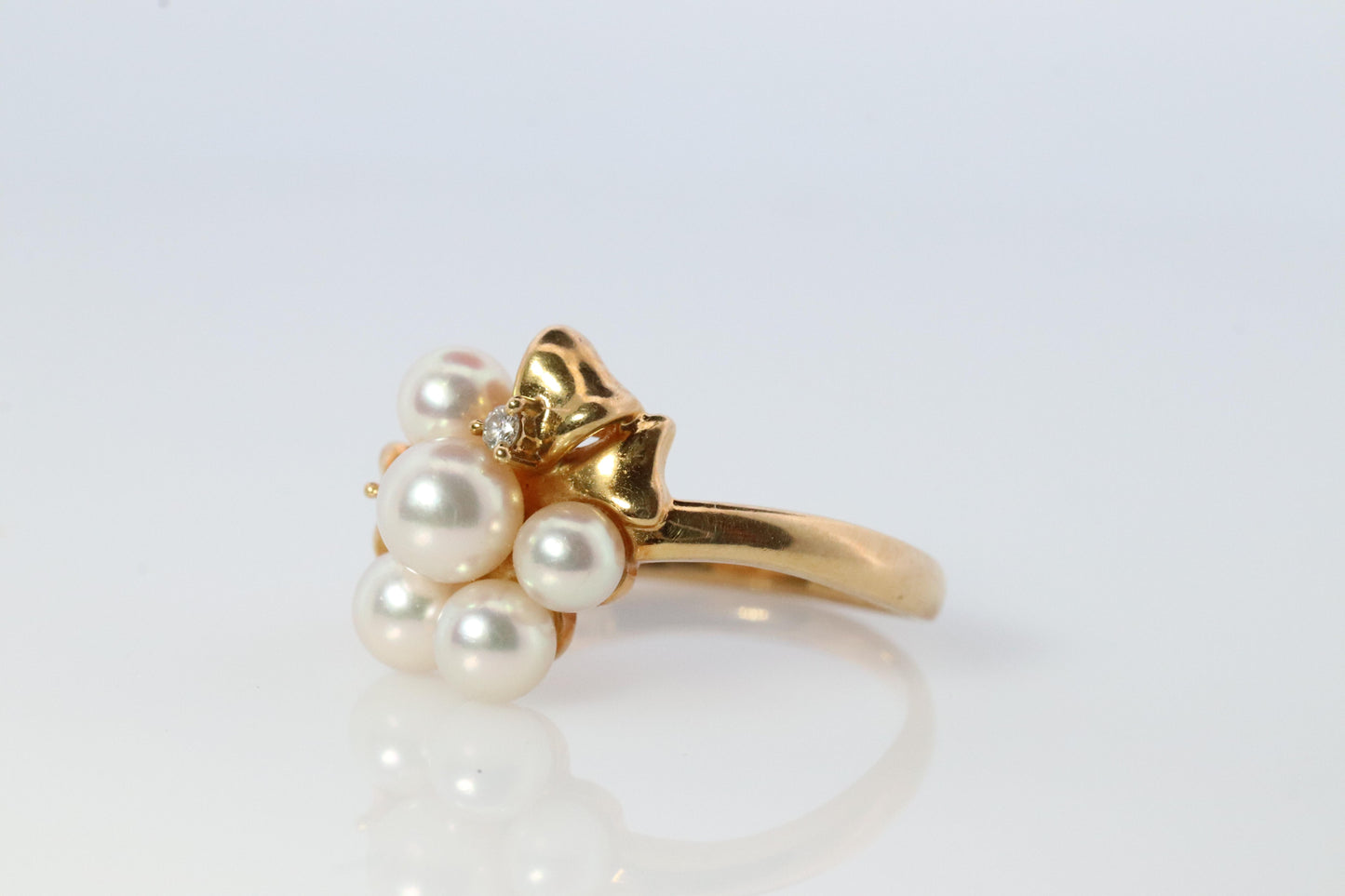 TASAKI Ring. Genuine 18k 750 Pearl Cluster. Akoya pearls and diamond Bouquet