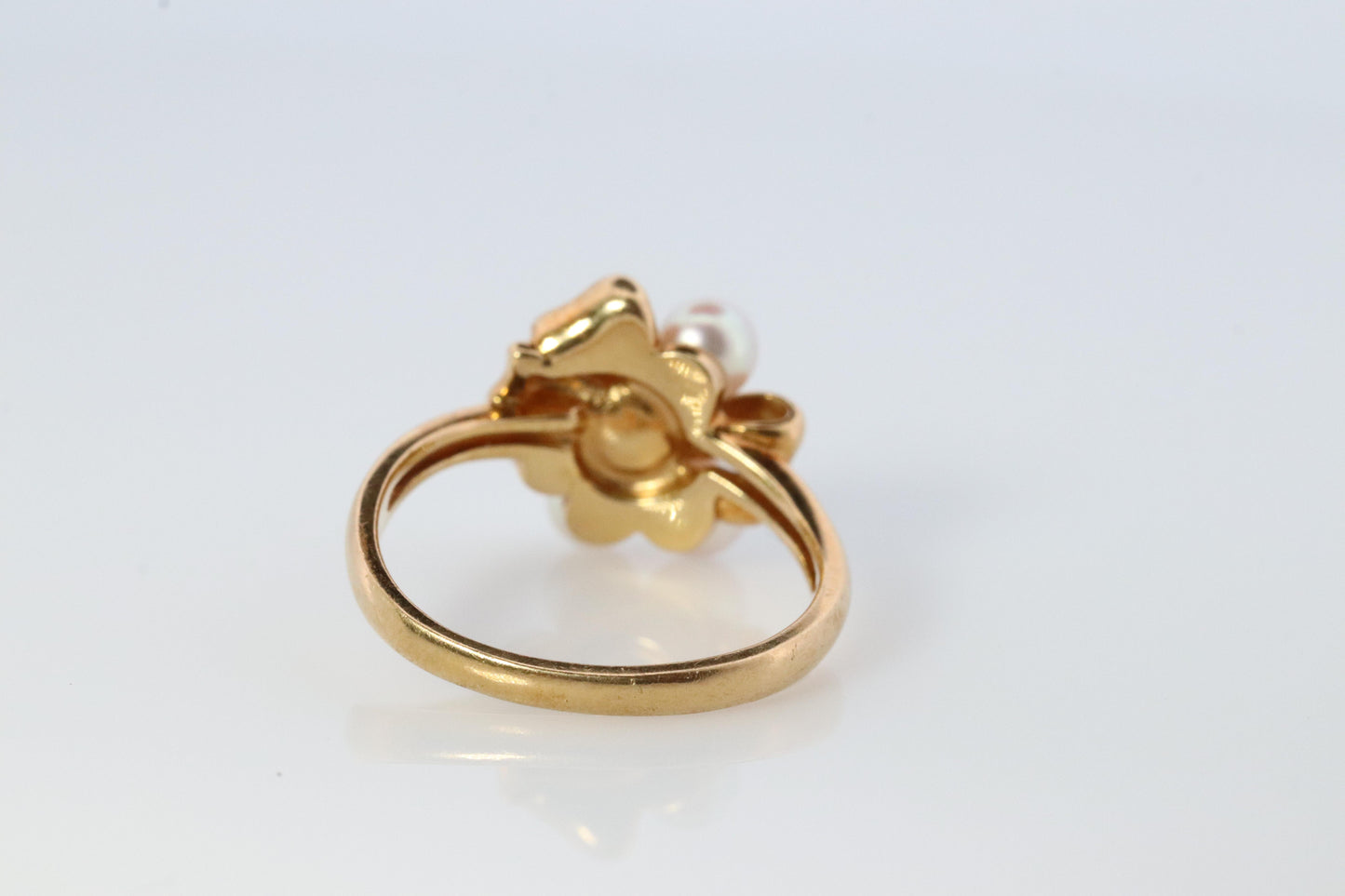 TASAKI Ring. Genuine 18k 750 Pearl Cluster. Akoya pearls and diamond Bouquet