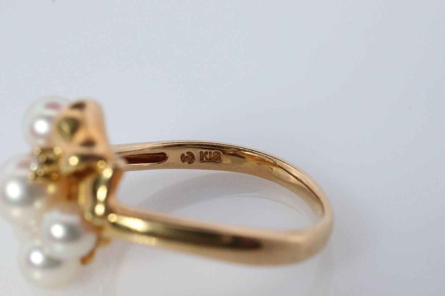TASAKI Ring. Genuine 18k 750 Pearl Cluster. Akoya pearls and diamond Bouquet