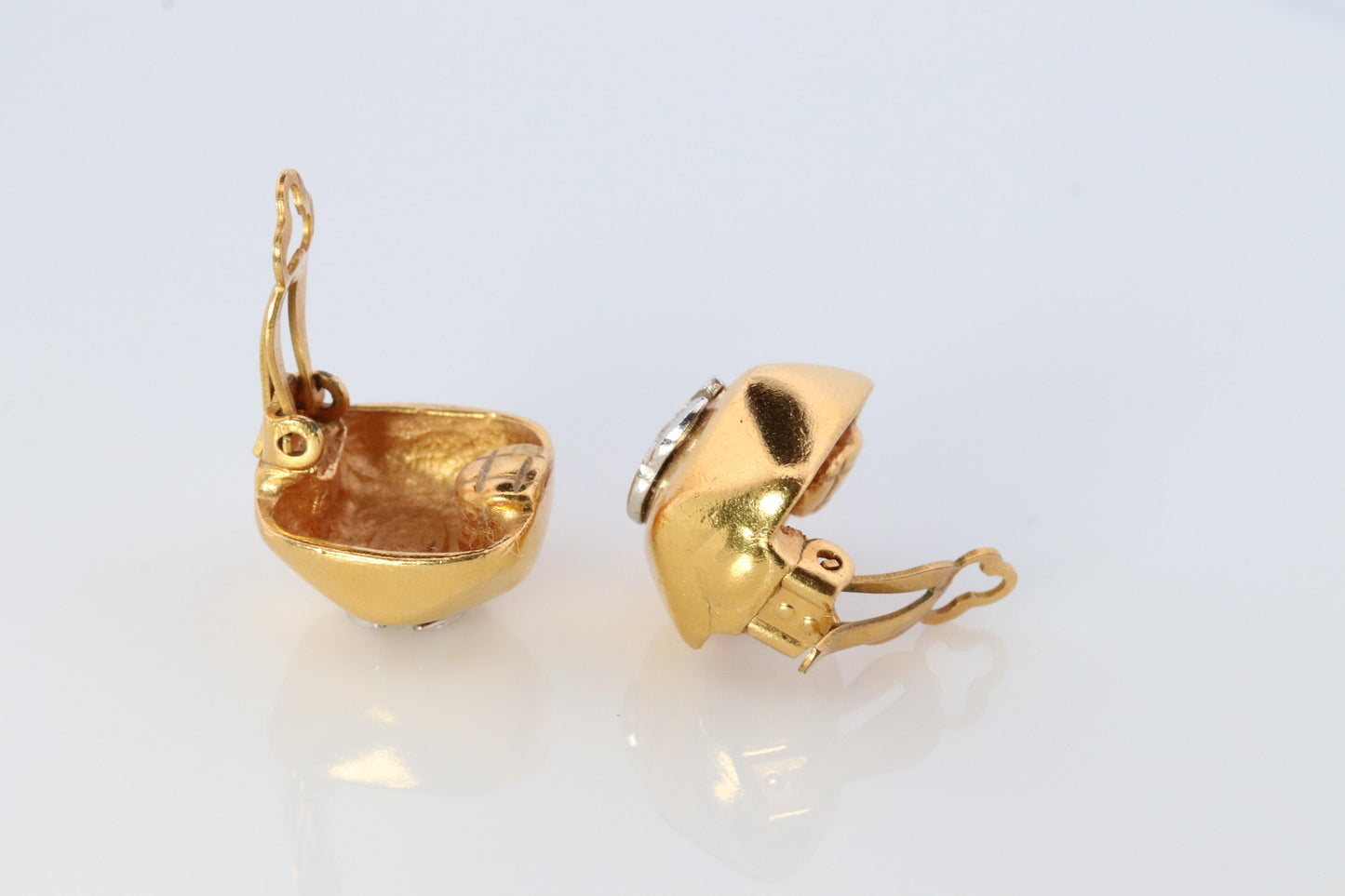 Chanel Earrings. Genuine CC CHANEL Round LOGO Clip on earrings Square