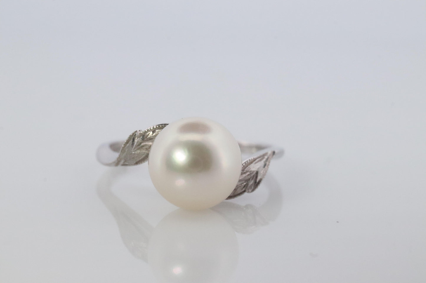 Mikimoto Ring. Vintage 14k Gold Mikimoto Diamond Pearl ring. Mikimoto Pearl