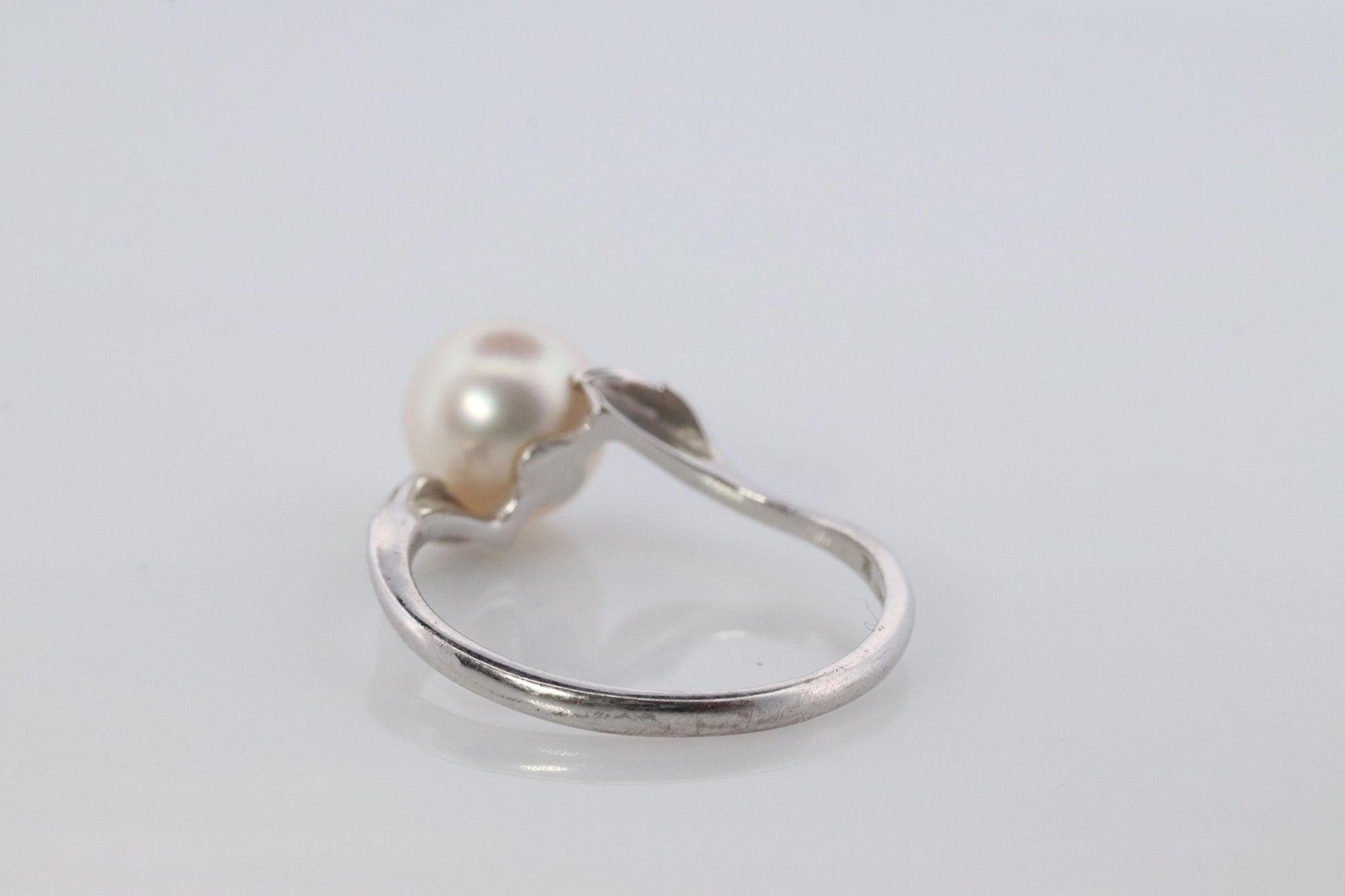 Mikimoto Ring. Vintage 14k Gold Mikimoto Diamond Pearl ring. Mikimoto Pearl