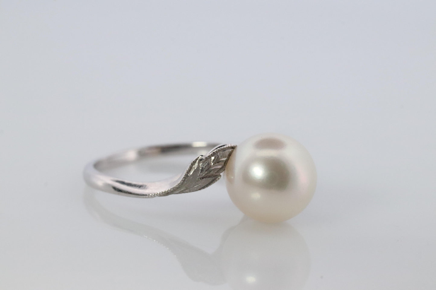 Mikimoto Ring. Vintage 14k Gold Mikimoto Diamond Pearl ring. Mikimoto Pearl