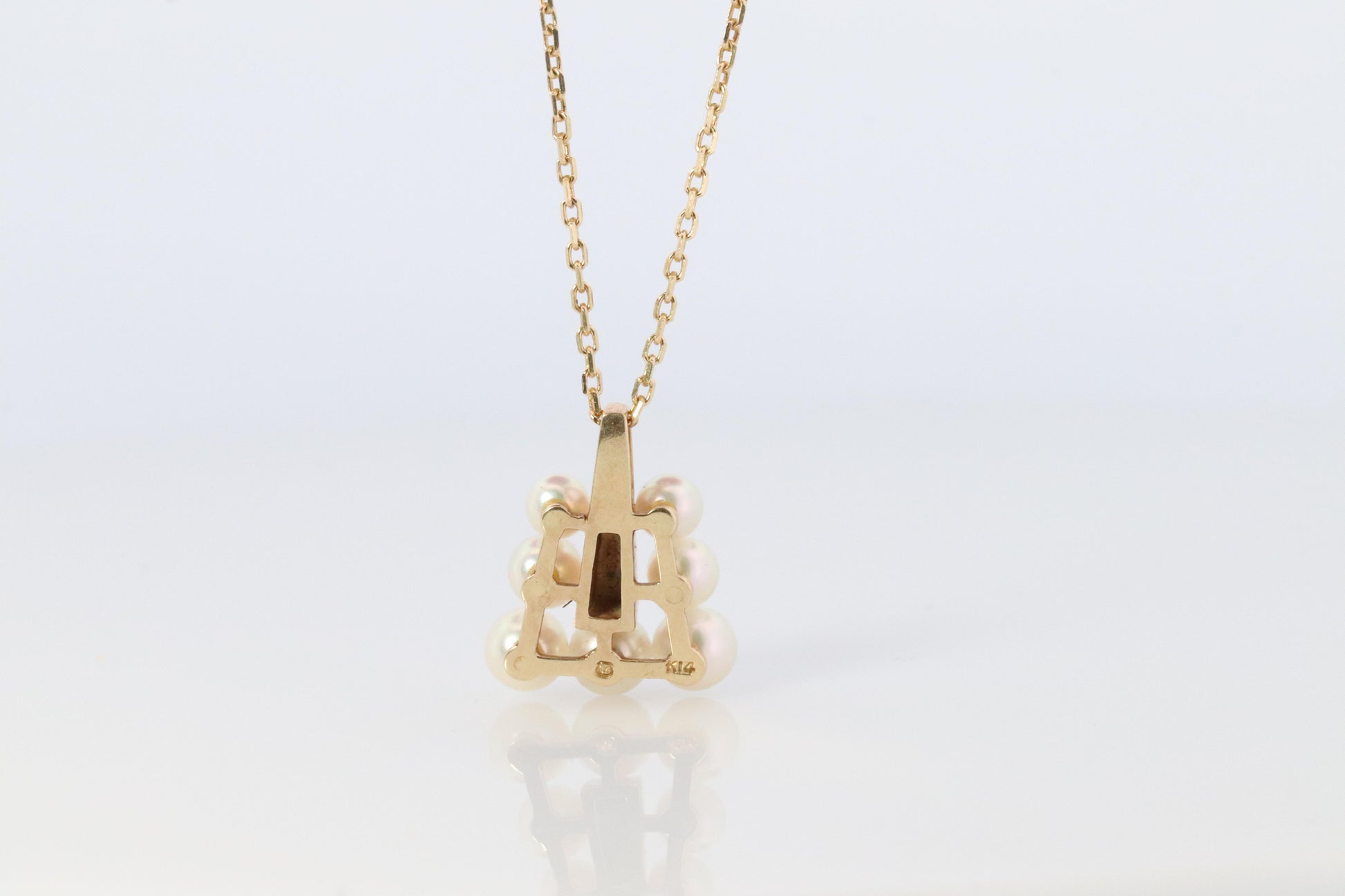 Mikimoto Pendant. 18k Gold Mikimoto Triangle Pyramid graduated Pearl Necklace.