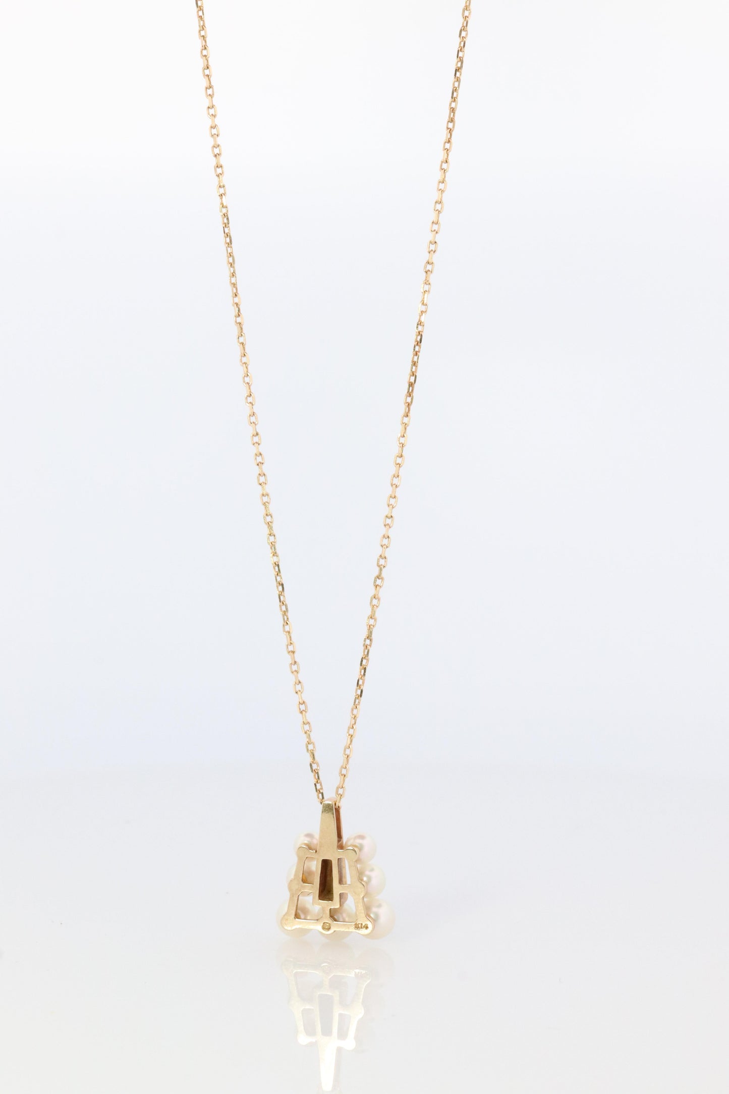 Mikimoto Pendant. 18k Gold Mikimoto Triangle Pyramid graduated Pearl Necklace.