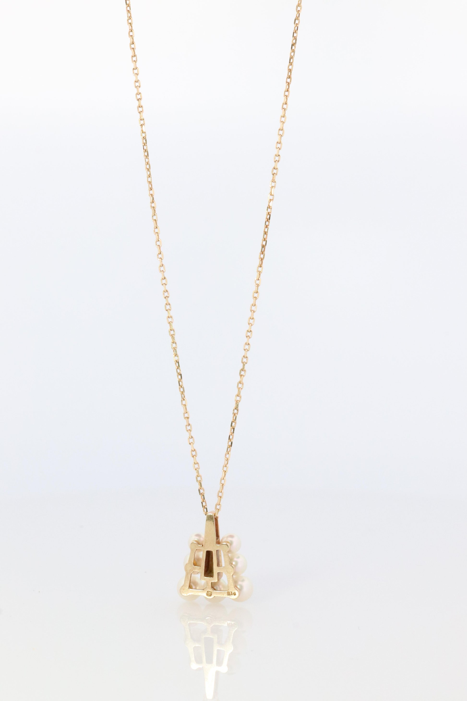 Mikimoto Pendant. 18k Gold Mikimoto Triangle Pyramid graduated Pearl Necklace.