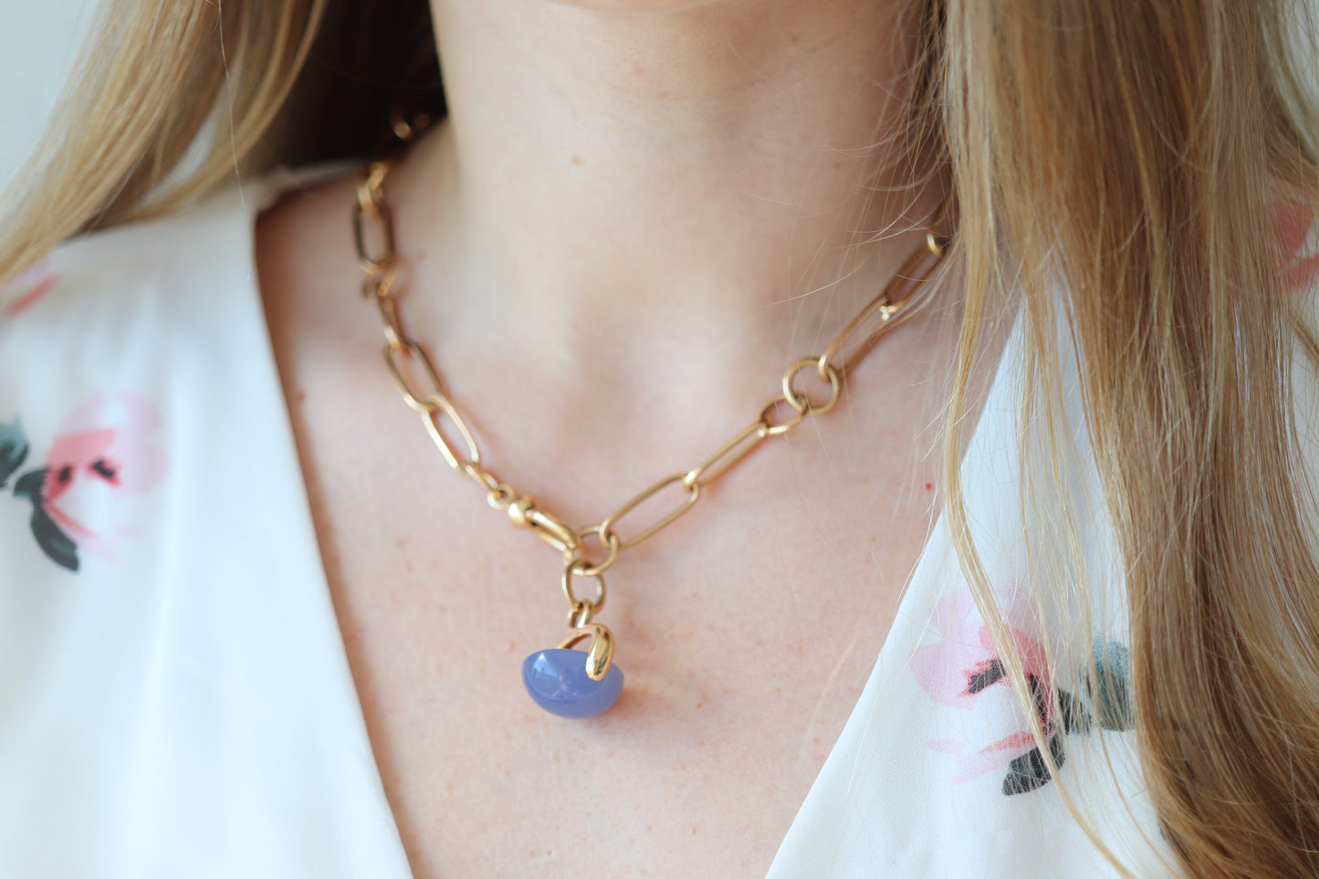 18-karätige POMELATTO-Halskette. LUNA-Kollektion aus 18-karätigem Roségold mit Pomellato-Chalcedon. Halskette mit Chalcedinio-Anhänger.