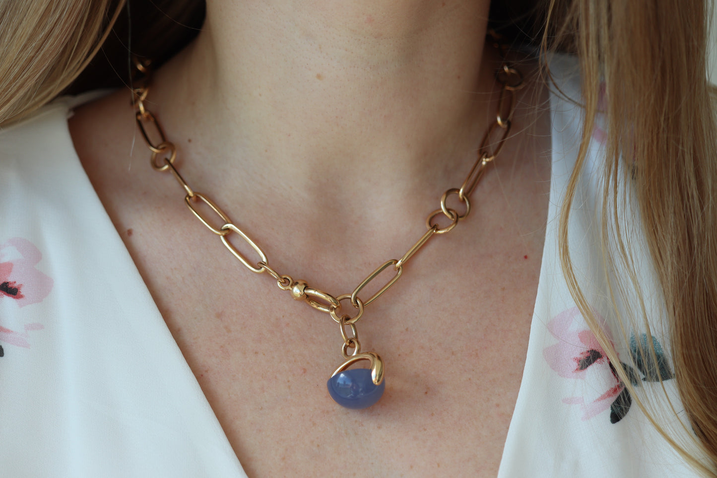 18-karätige POMELATTO-Halskette. LUNA-Kollektion aus 18-karätigem Roségold mit Pomellato-Chalcedon. Halskette mit Chalcedinio-Anhänger.
