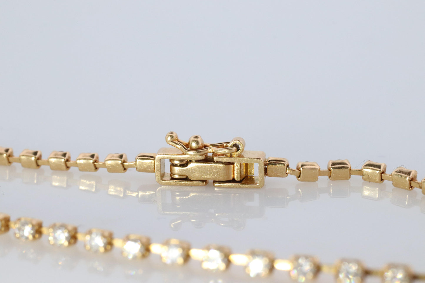 18k Diamond Tennis Bracelet. 18k round diamond Tennis bracelet. 1CTW