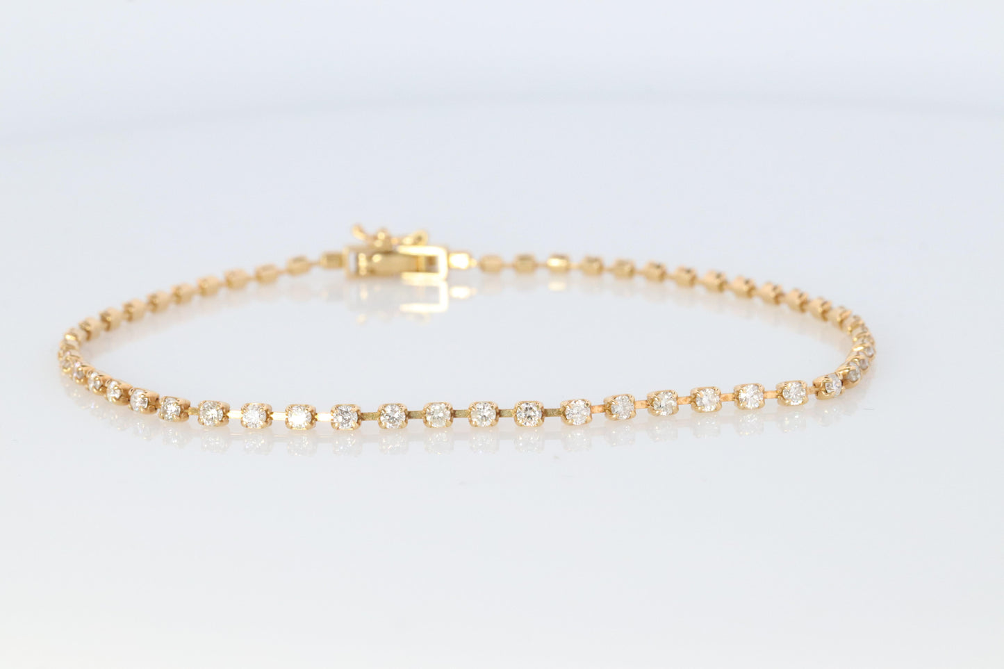 18k Diamond Tennis Bracelet. 18k round diamond Tennis bracelet. 1CTW