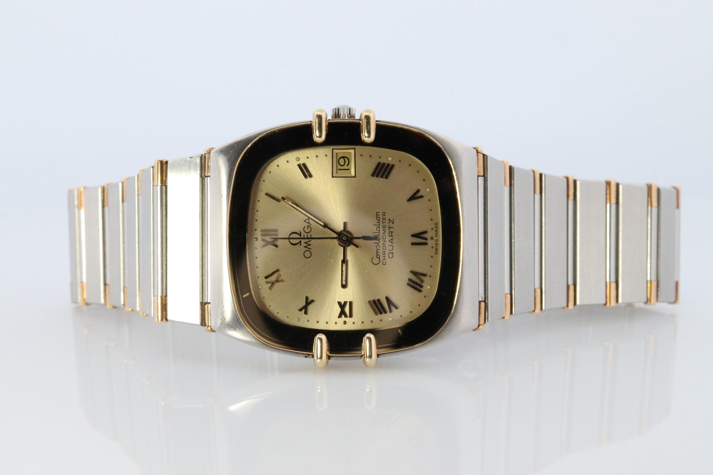 Omega Watch. Omega Constellation Chronometer Quartz 1431 Date Wristwatch.