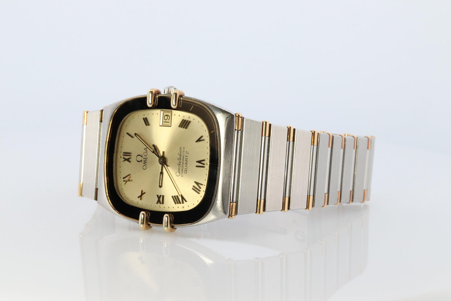 Omega Watch. Omega Constellation Chronometer Quartz 1431 Date Wristwatch.