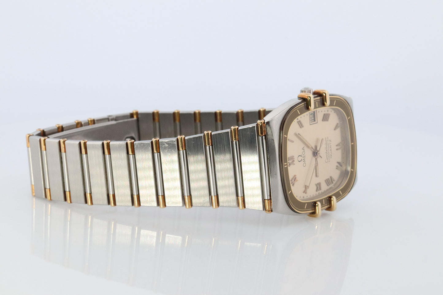 Omega Watch. Omega Constellation Chronometer Quartz 1431 Date Wristwatch.
