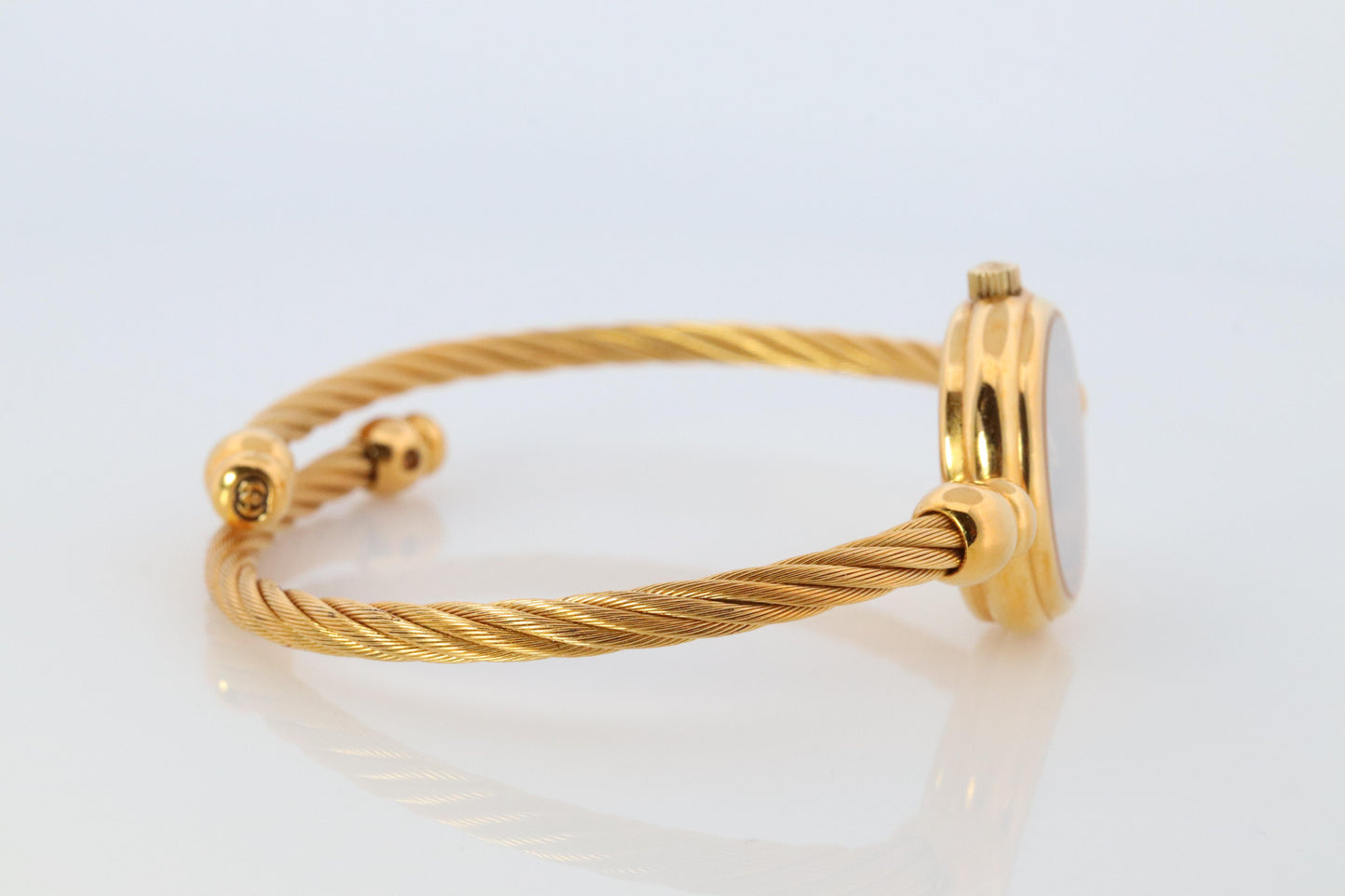 Vintage GUCCI Quartz 2700.2.L Watch. Gucci Ladies Bangle Gold Tone Wristwatch