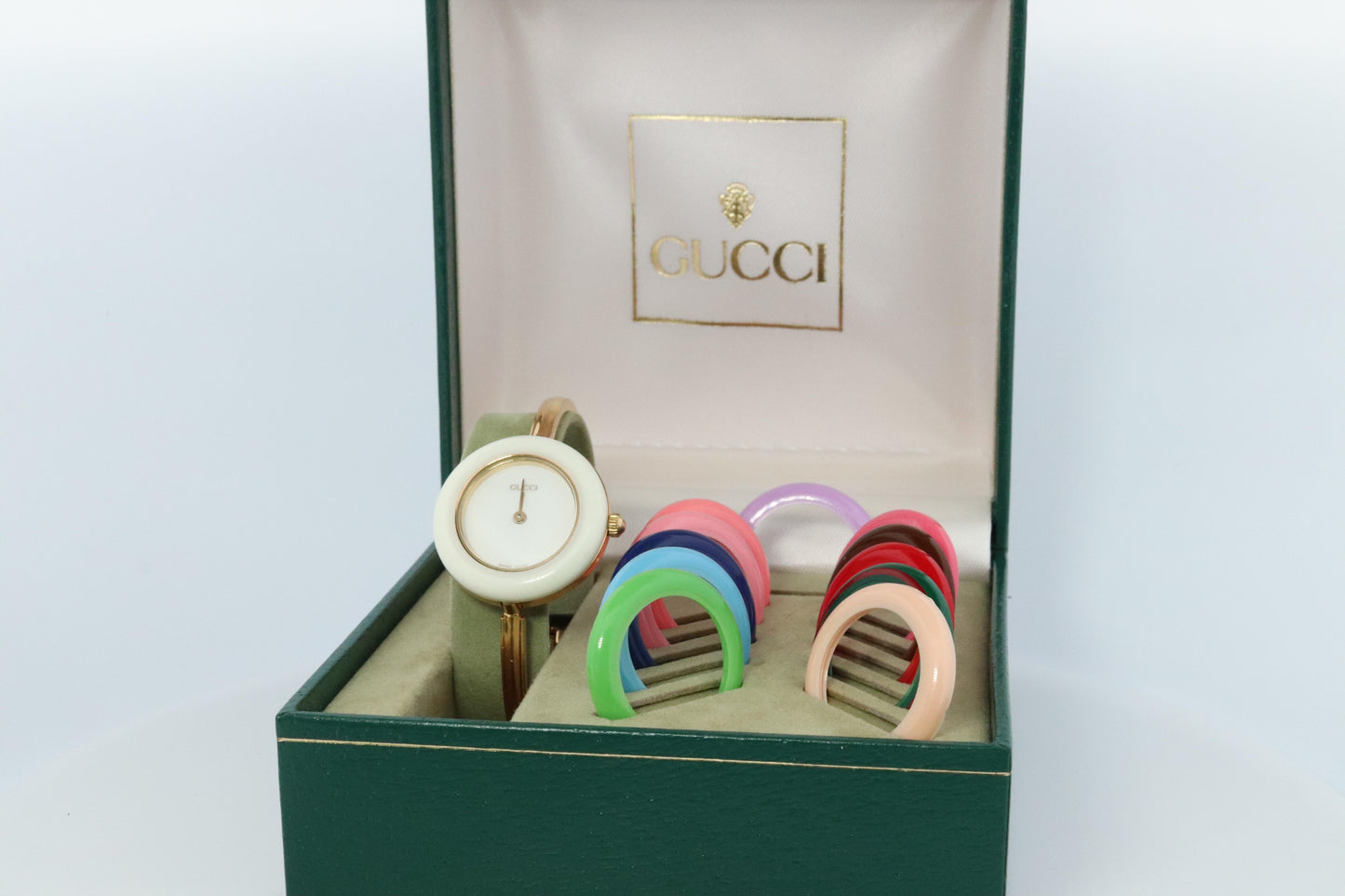 Vintage GUCCI Quartz 11/12.2 Watch. Gucci Ladies Bangle Interchange Bezel watch