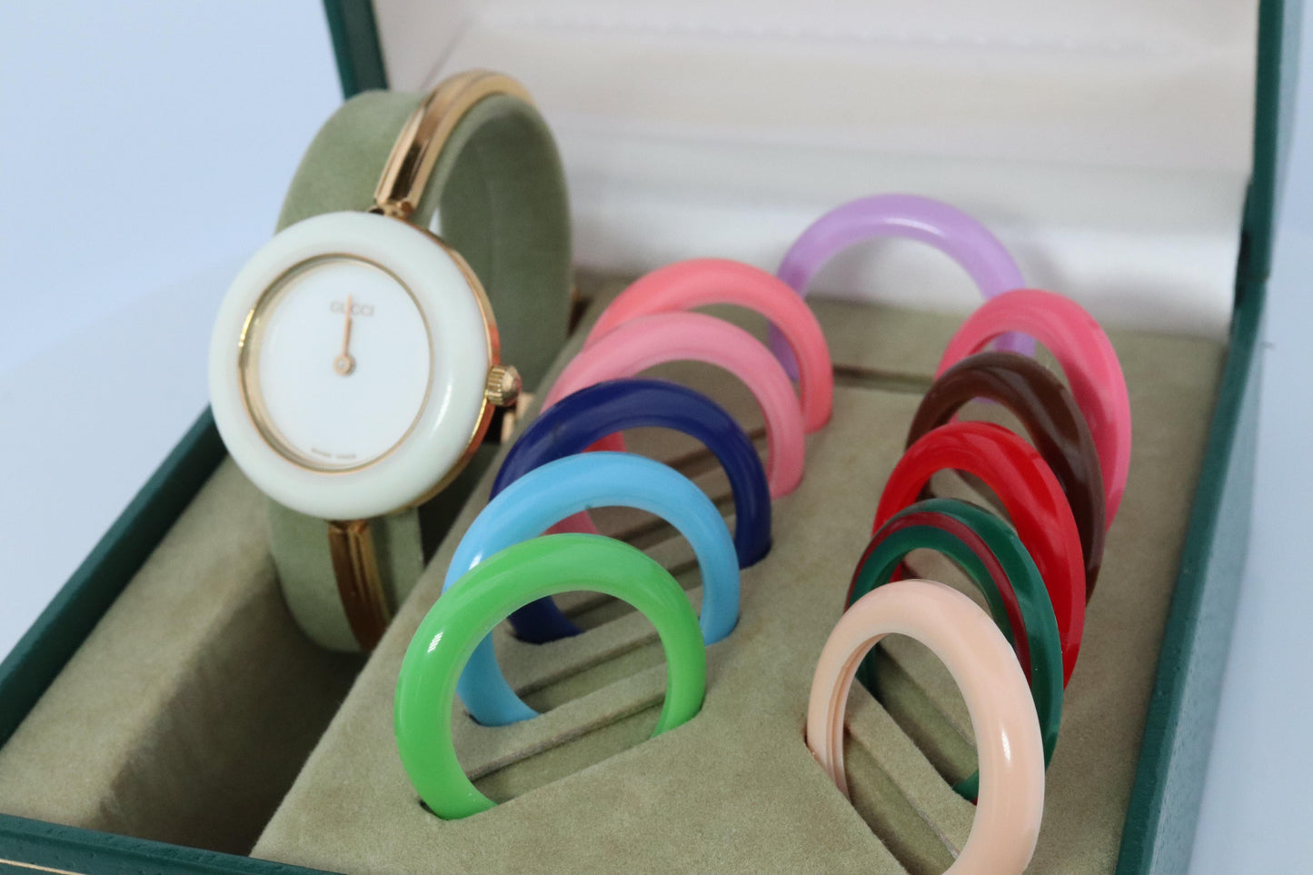 Vintage GUCCI Quartz 11/12.2 Watch. Gucci Ladies Bangle Interchange Bezel watch