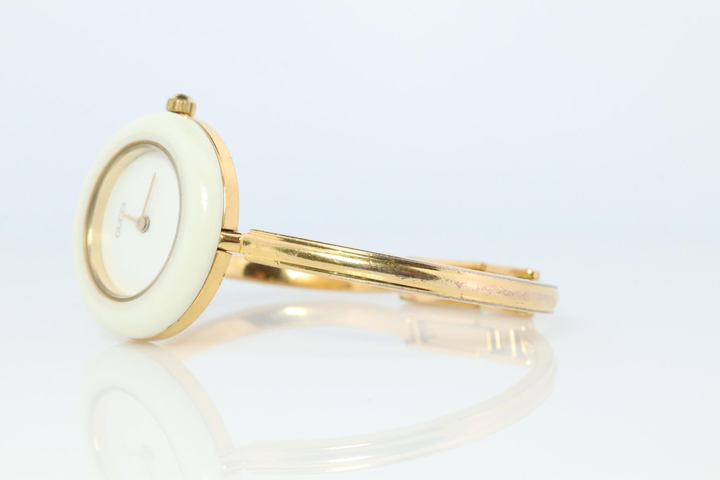 Vintage GUCCI Quartz 11/12.2 Watch. Gucci Ladies Bangle Interchange Bezel watch