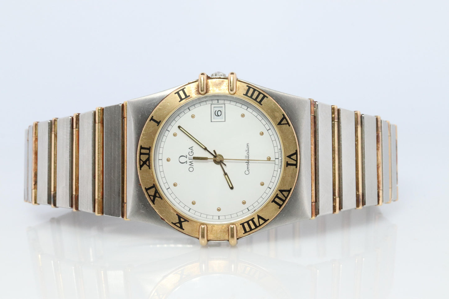 Omega Watch. Omega Constellation Quartz 1448 Date Wristwatch.