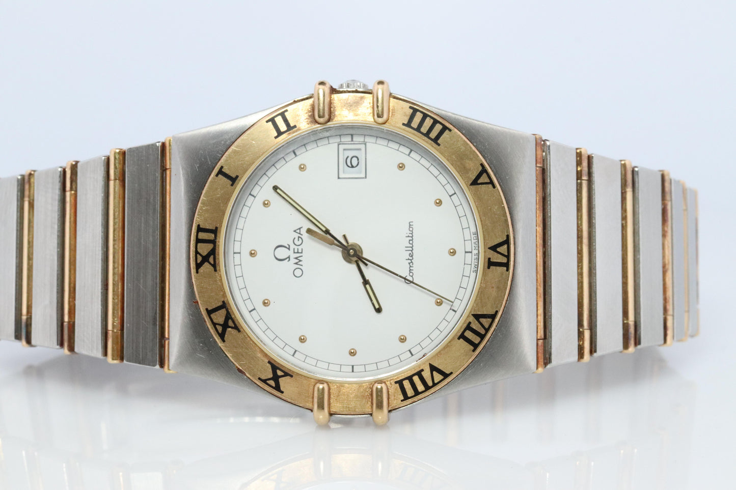 Omega Watch. Omega Constellation Quartz 1448 Date Wristwatch.