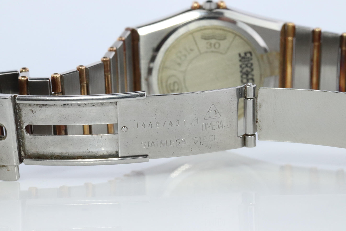 Omega Watch. Omega Constellation Quartz 1448 Date Wristwatch.