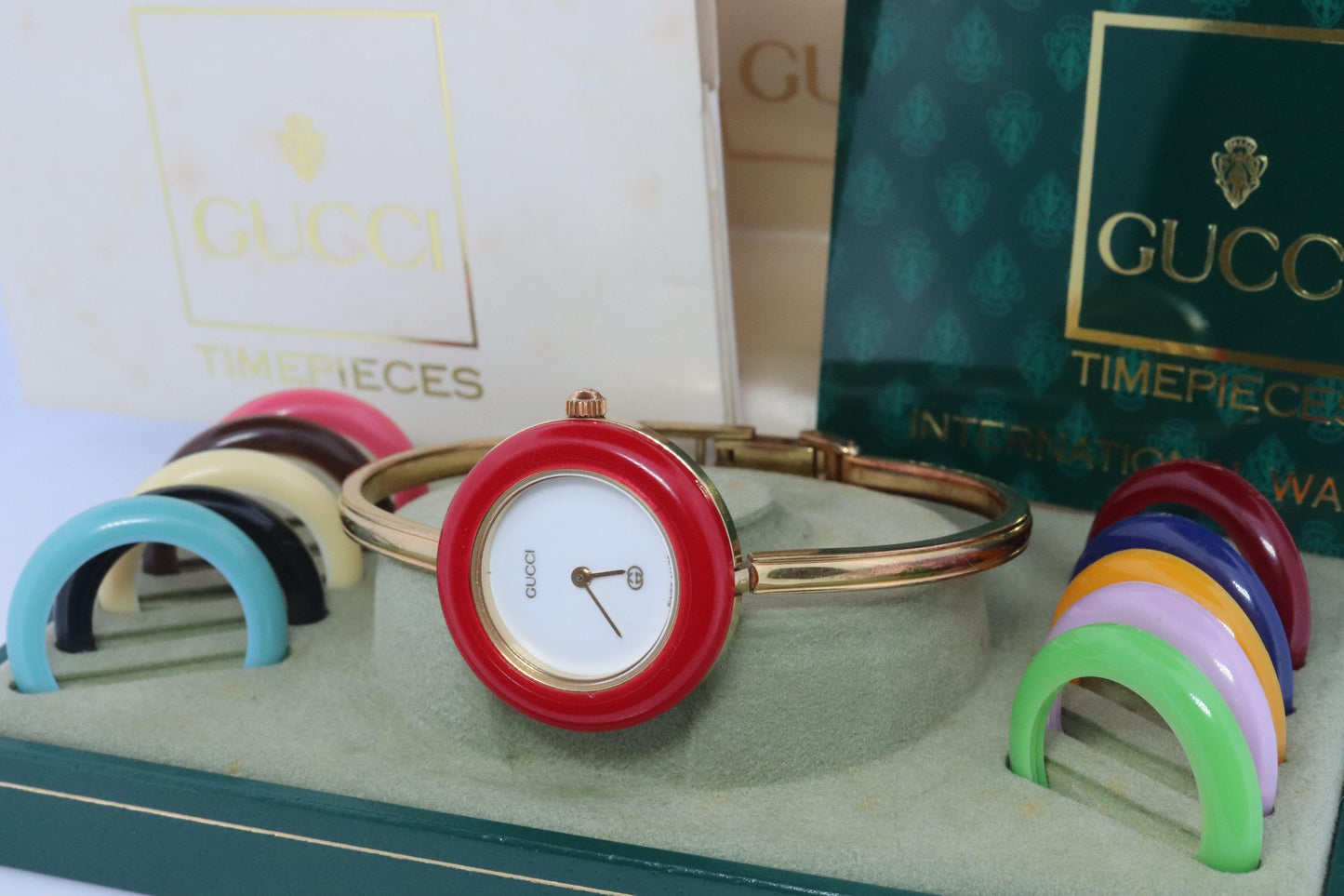 Vintage GUCCI Quartz 11/12 Watch. Gucci Ladies Bangle Interchange Bezel watch