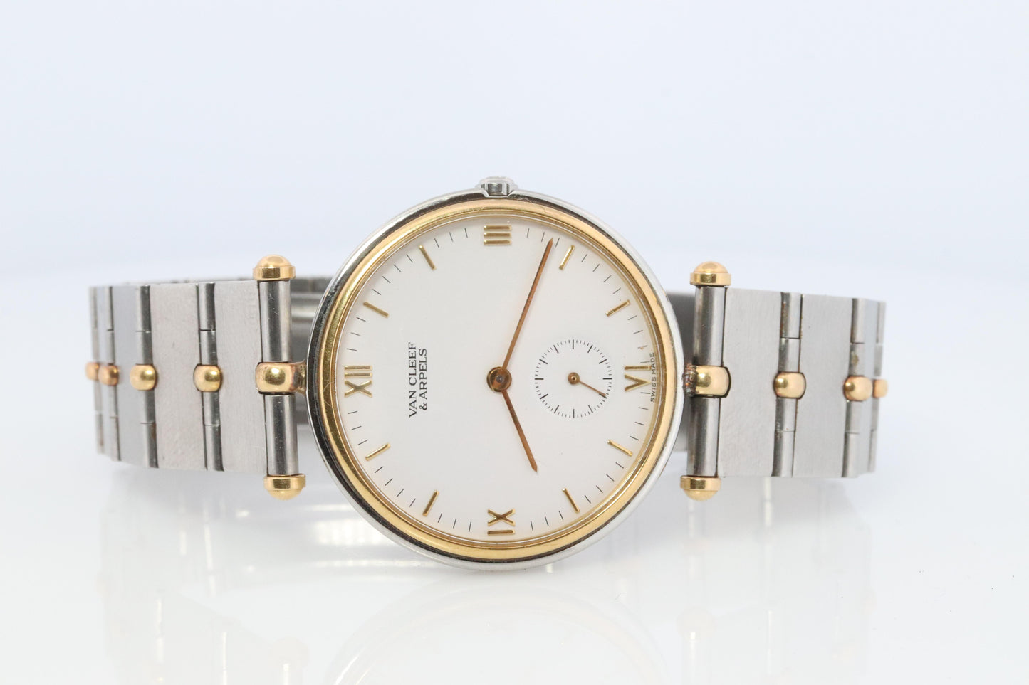 Van Cleef and Arpels 416 604 B4 watch. La Collection 18k SS Round 32mm Watch