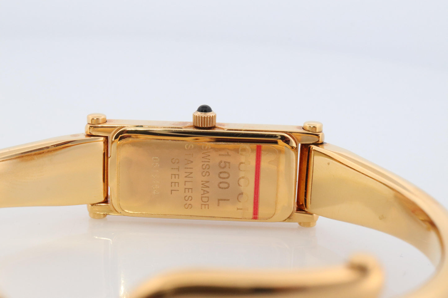 Vintage GUCCI 1500L Quartz Watch Timepiece. Gucci Gold Tone Bangle Wrist Watch