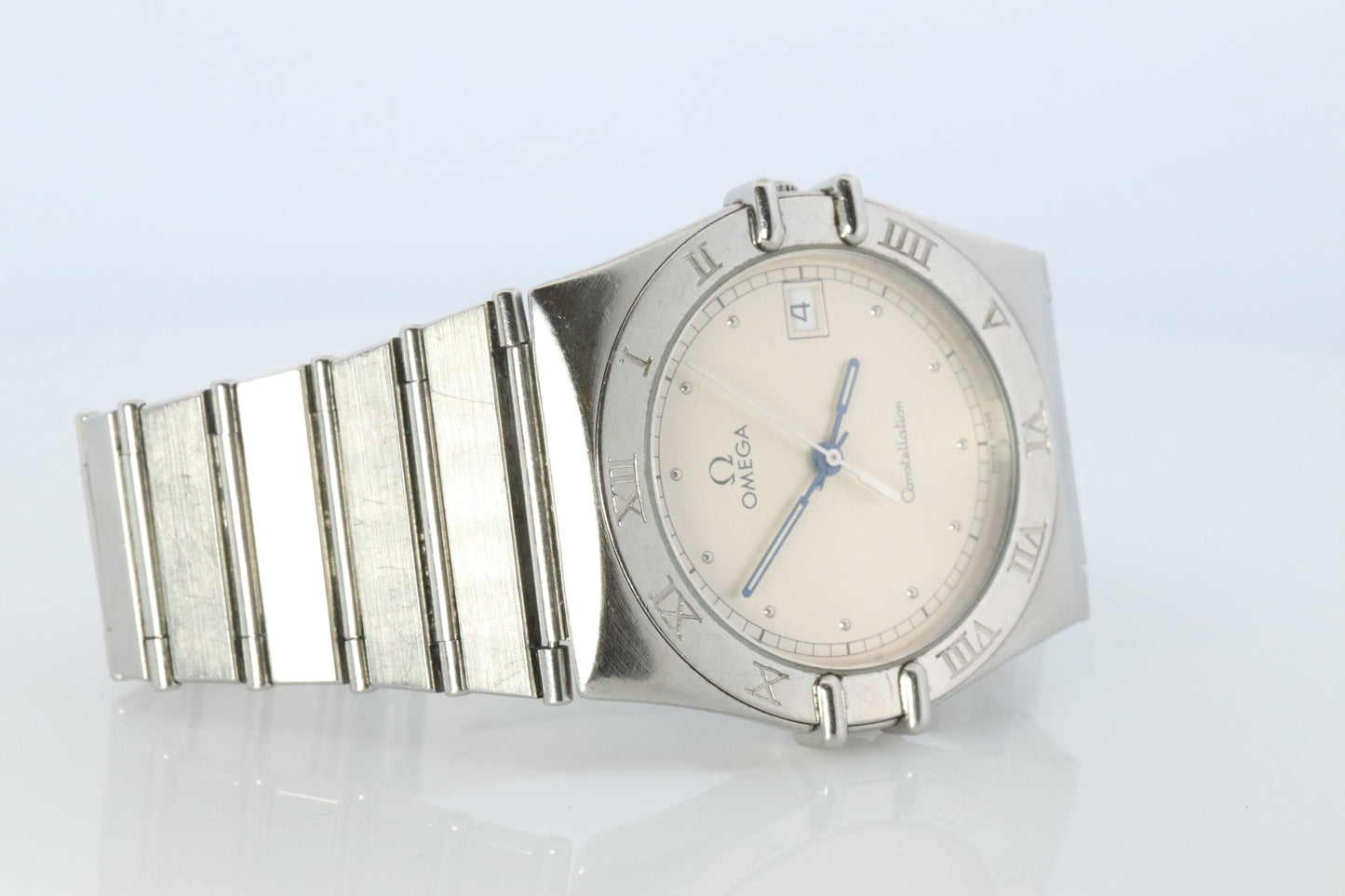 Omega Watch. Omega Constellation Quartz 1448 Date Wristwatch. Mens Omega
