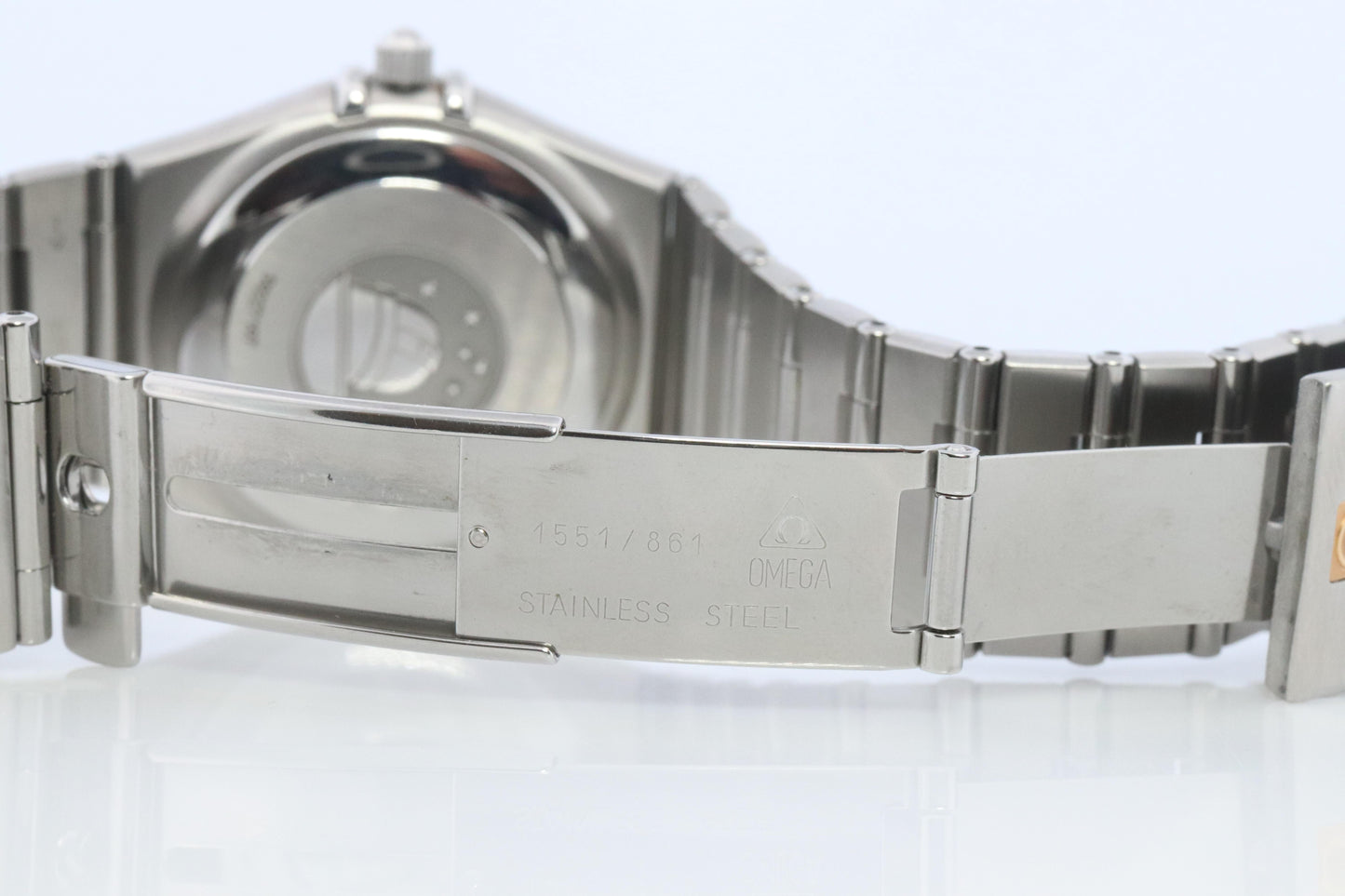 Omega Watch. Omega Constellation Quartz 1552 Date Wristwatch. Mens Omega