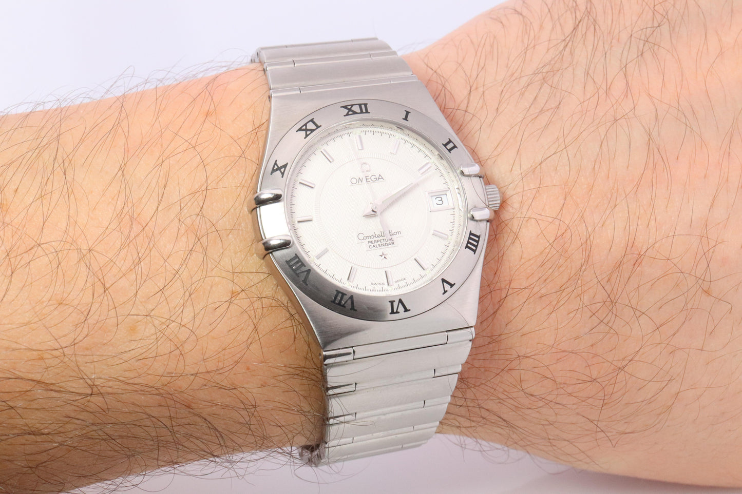 Omega Watch. Omega Constellation Quartz 1552 Date Wristwatch. Mens Omega