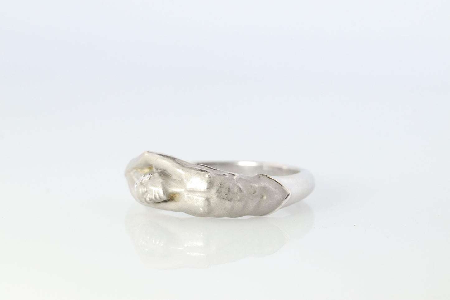Carrera Y Carrera 18k Band. Carrera Y Carrera 750 White Gold Adam Ring.