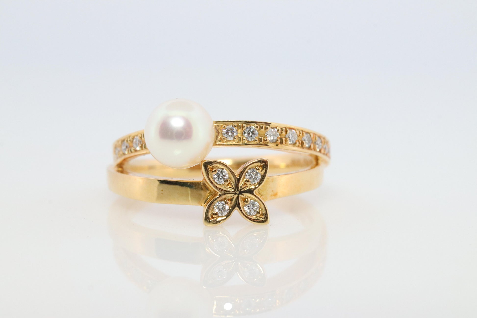 Mikimoto Ring. Vintage 18k Gold Mikimoto Pearl Diamond flower bypass ring