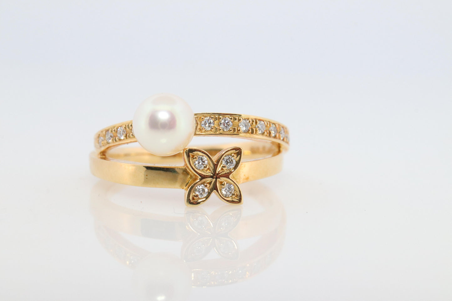 Mikimoto Ring. Vintage 18k Gold Mikimoto Pearl Diamond flower bypass ring
