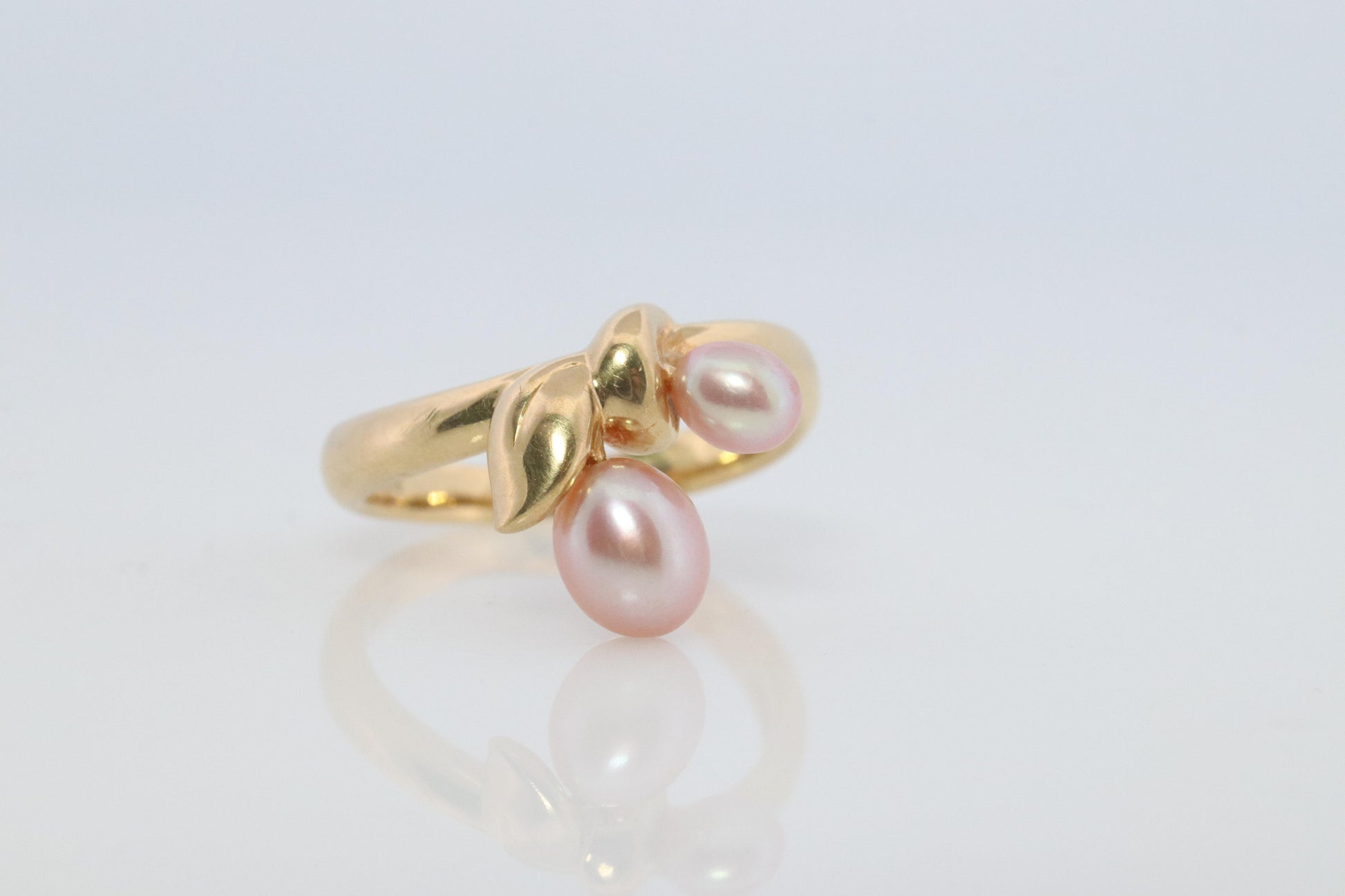 Mikimoto Ring. Vintage 18k Gold Mikimoto Pearl Cluster. Vines Grapes