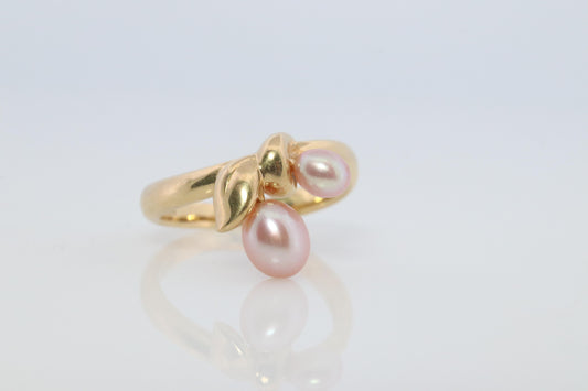Mikimoto Ring. Vintage 18k Gold Mikimoto Pearl Cluster. Vines Grapes
