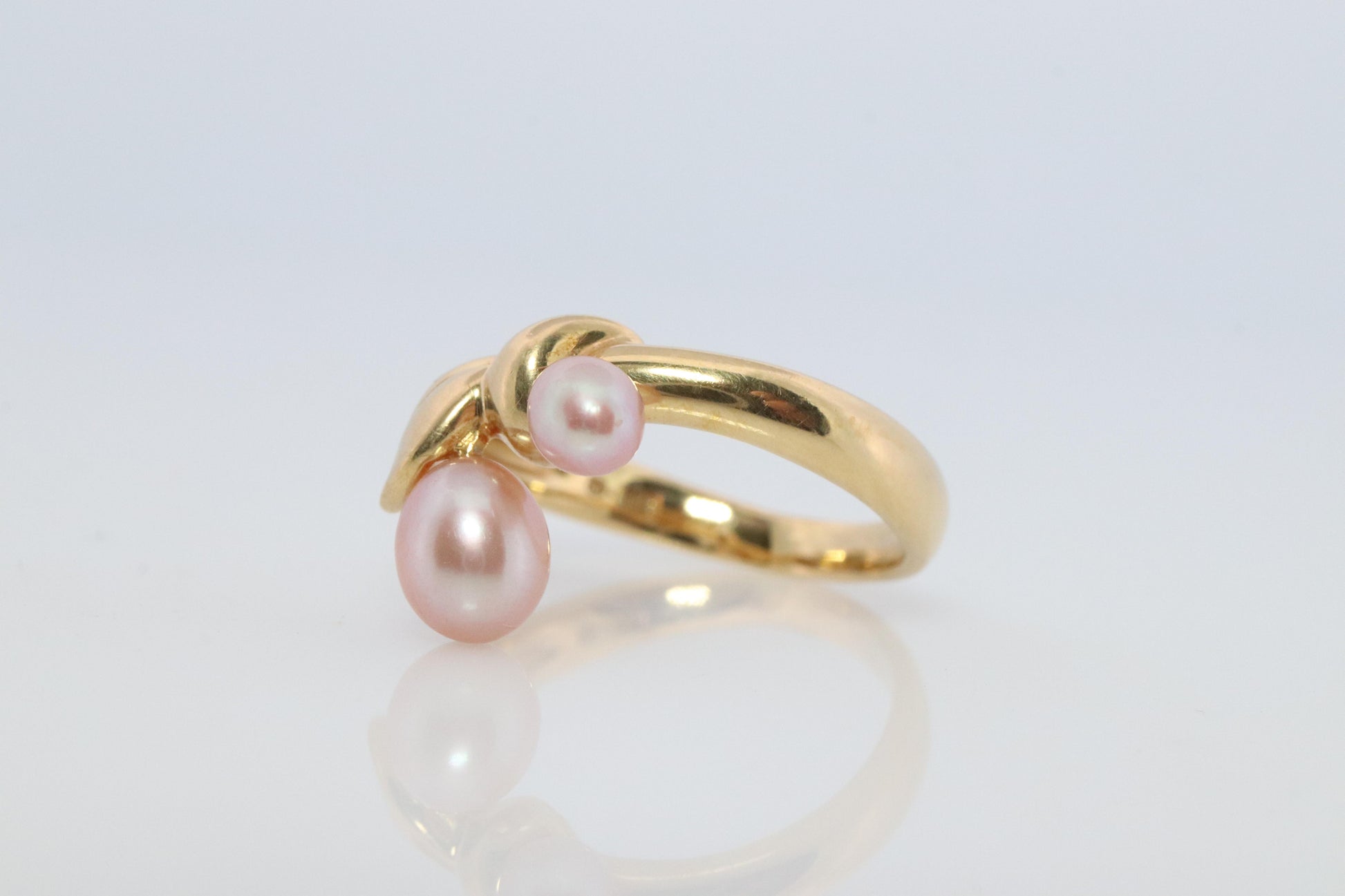 Mikimoto Ring. Vintage 18k Gold Mikimoto Pearl Cluster. Vines Grapes